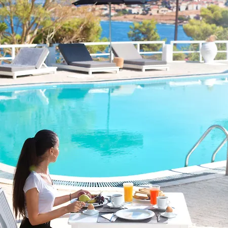 Akra Morea Hotel & Residences 2*