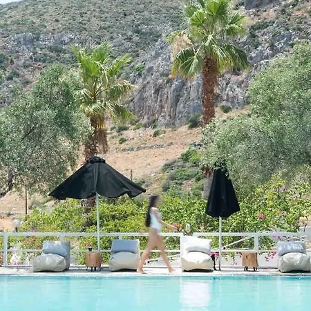 Akra Morea & Residences 2*