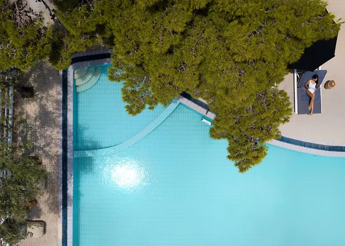 Akra Morea & Residences 2* 모넴바시아